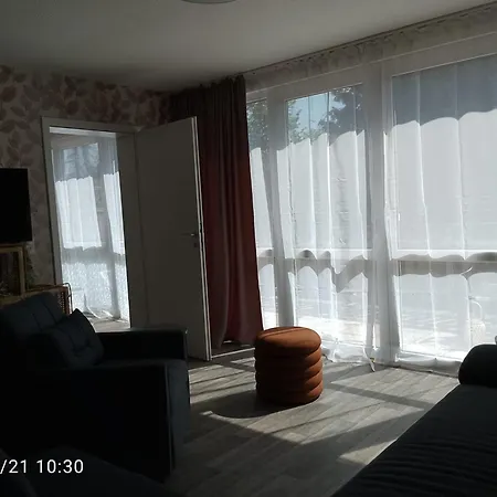 Familien Spielzimmer Balkon Nahe Freizeitpark Plohn Dz Eig Bad Kueche Gratis Kaffee Sitzecke Gemeinschaftspool Im Garten Fruehstueckskorb Auf Anfrage דירה *