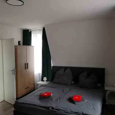 Familien Spielzimmer Balkon Nahe Freizeitpark Plohn Dz Eig Bad Kueche Gratis Kaffee Sitzecke Gemeinschaftspool Im Garten Fruehstueckskorb Auf Anfrage אוורבך
