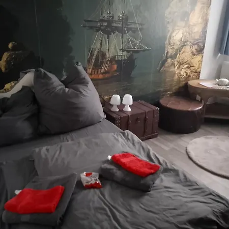 Familien Spielzimmer Balkon Nahe Freizeitpark Plohn Dz Eig Bad Kueche Gratis Kaffee Sitzecke Gemeinschaftspool Im Garten Fruehstueckskorb Auf Anfrage אוורבך