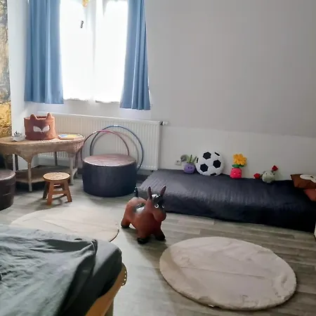 Familien Spielzimmer Balkon Nahe Freizeitpark Plohn Dz Eig Bad Kueche Gratis Kaffee Sitzecke Gemeinschaftspool Im Garten Fruehstueckskorb Auf Anfrage דירה *