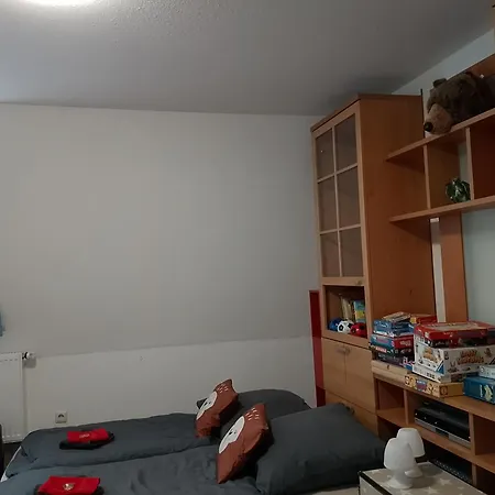 Familien Spielzimmer Balkon Nahe Freizeitpark Plohn Dz Eig Bad Kueche Gratis Kaffee Sitzecke Gemeinschaftspool Im Garten Fruehstueckskorb Auf Anfrage דירה אוורבך