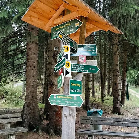 Familien Spielzimmer Balkon Nahe Freizeitpark Plohn Dz Eig Bad Kueche Gratis Kaffee Sitzecke Gemeinschaftspool Im Garten Fruehstueckskorb Auf Anfrage אוורבך