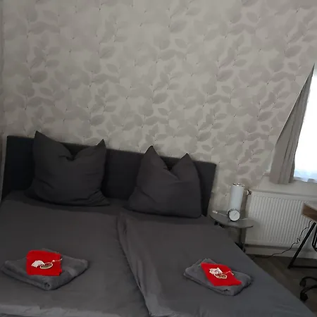 Familien Spielzimmer Balkon Nahe Freizeitpark Plohn Dz Eig Bad Kueche Gratis Kaffee Sitzecke Gemeinschaftspool Im Garten Fruehstueckskorb Auf Anfrage * אוורבך
