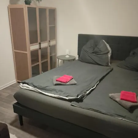 Familien Spielzimmer Balkon Nahe Freizeitpark Plohn Dz Eig Bad Kueche Gratis Kaffee Sitzecke Gemeinschaftspool Im Garten Fruehstueckskorb Auf Anfrage דירה