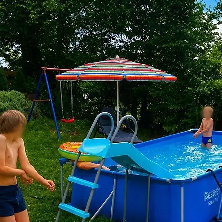 Апартаменты Familien Spielzimmer Balkon Nahe Freizeitpark Plohn Dz Eig Bad Kueche Gratis Kaffee Sitzecke Gemeinschaftspool Im Garten Fruehstueckskorb Auf Anfrage Ауэрбах