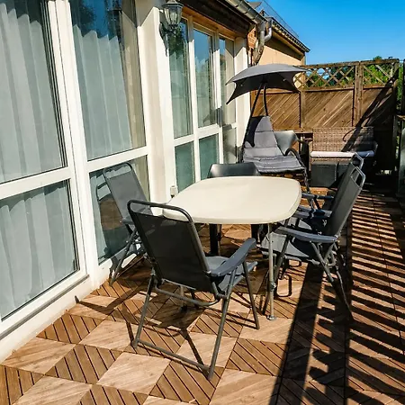 Familien Spielzimmer Balkon Nahe Freizeitpark Plohn Dz Eig Bad Kueche Gratis Kaffee Sitzecke Gemeinschaftspool Im Garten Fruehstueckskorb Auf Anfrage Apartment Auerbach (Vogtland)